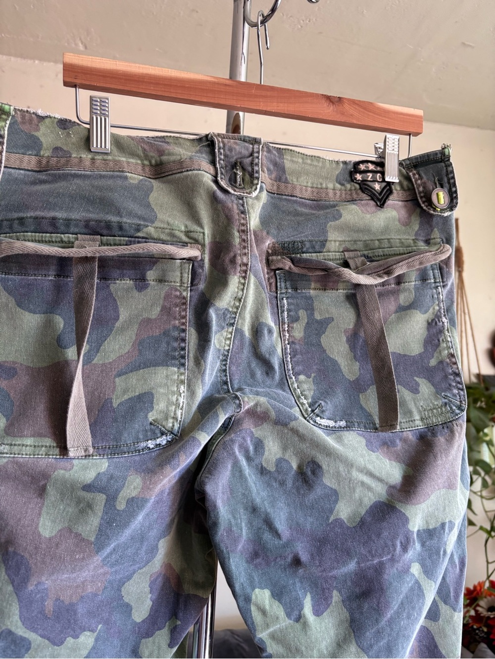 Dragon Embroidered Camo Military Workwear Cropped 9” MidRise Pants 40” Waistband - Picture 5 of 17